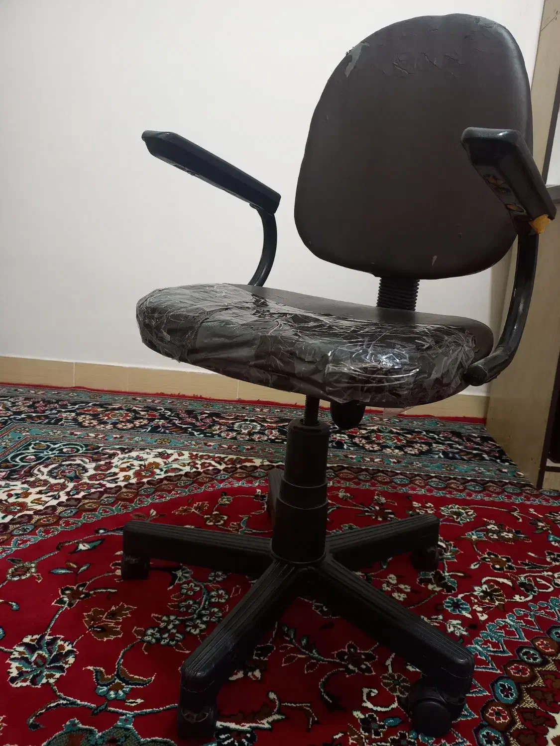 صندلی گردان|دفتر کار|نیشابور, پاستور|دیوار