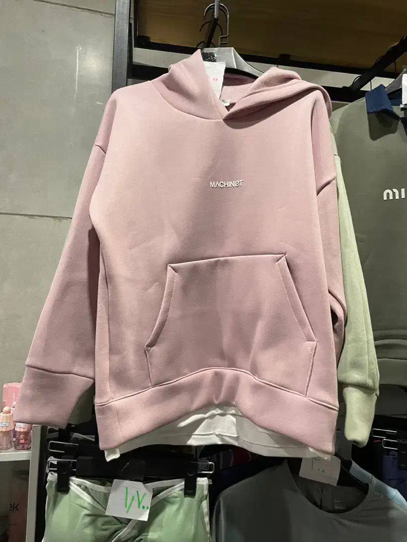 هودی|لباس|هشتگرد, شهرک اداری|دیوار