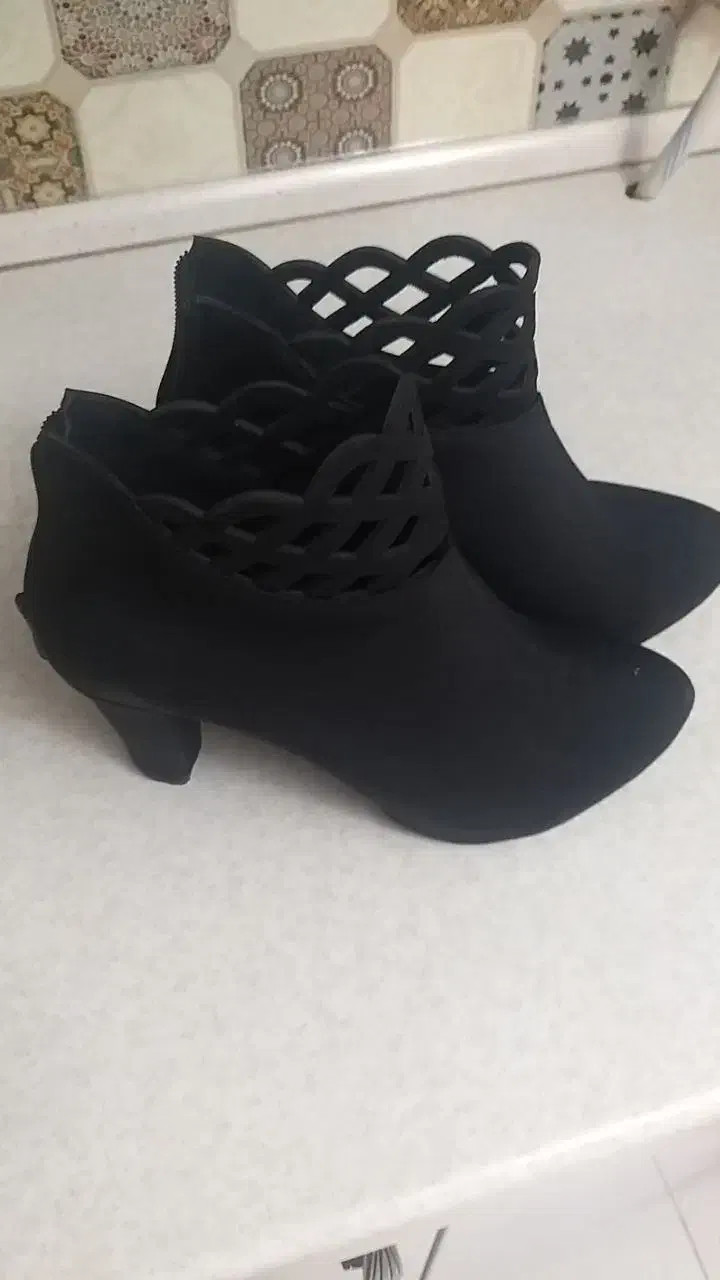 کفش مجلسی|کیف، کفش، کمربند|ساوه, |دیوار