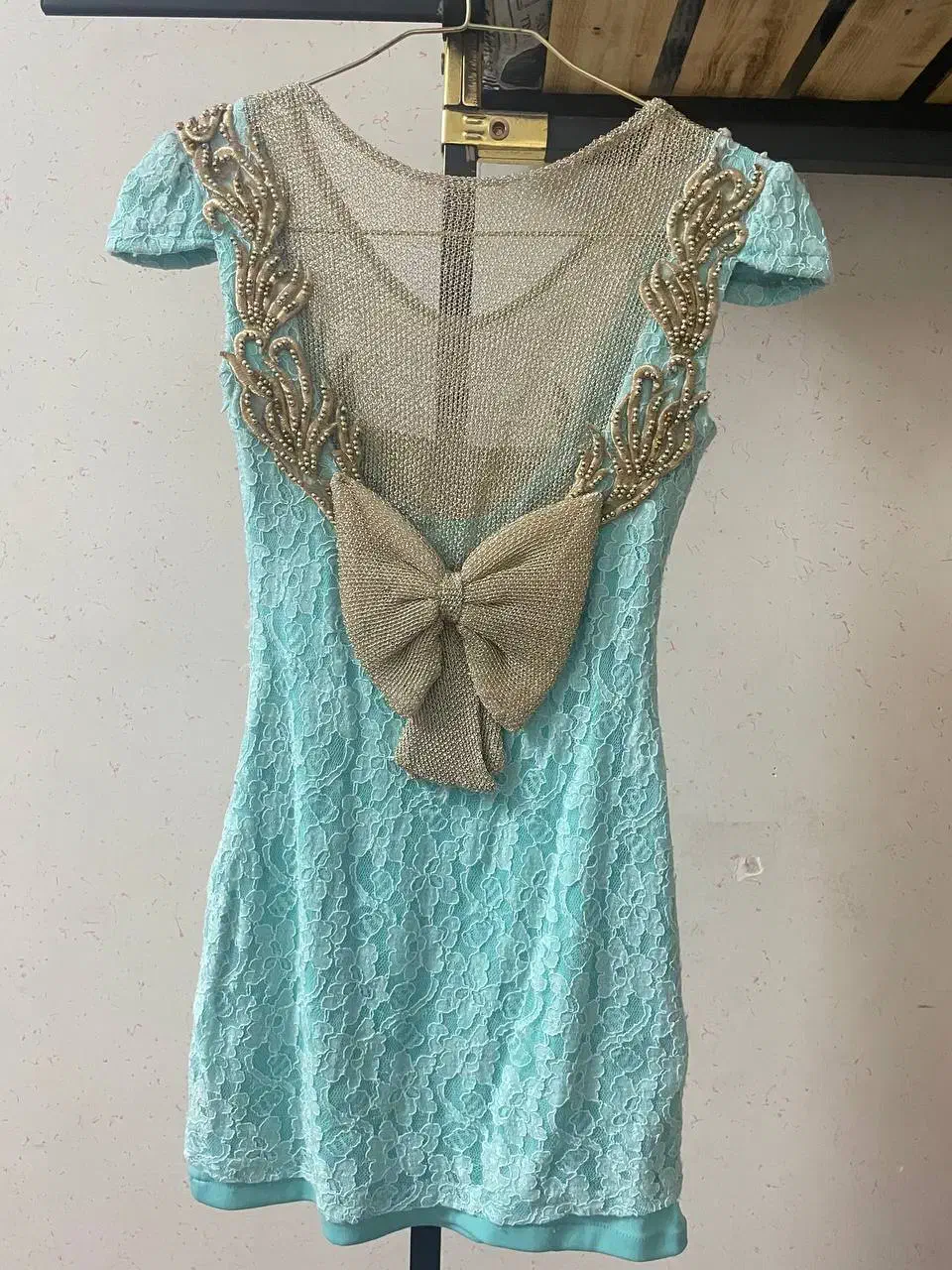 لباس مجلسی|لباس|برخوار, |دیوار