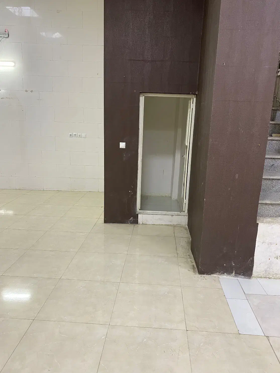 اجاره مغازه ۱۸۰ متری حاشیه خیابان نرجسیه زیر زمین|اجارهٔ مغازه و غرفه|نیشابور, فردوس شمالی|دیوار