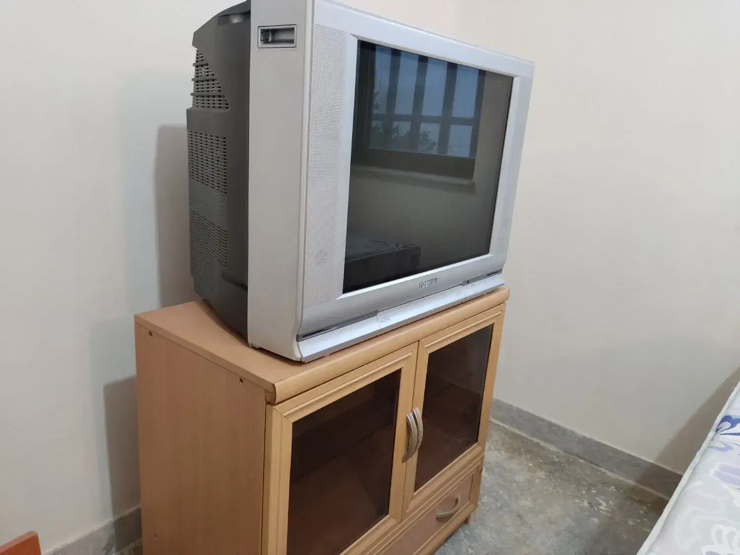 تلوزیون توشیبا کاملا سالم|تلویزیون و پروژکتور|رشت, چله خانه|دیوار