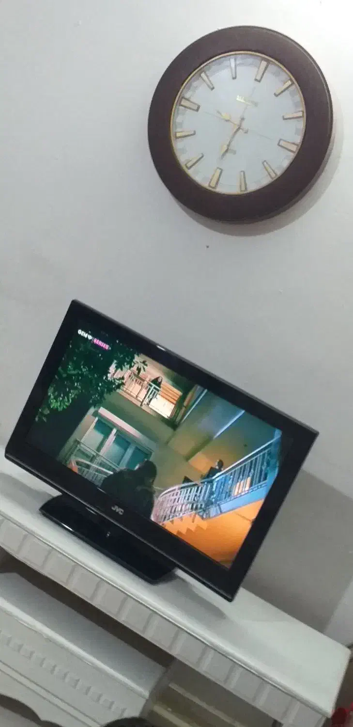 تلوزیون و ساعت|تلویزیون و پروژکتور|ورامین, ورامین|دیوار