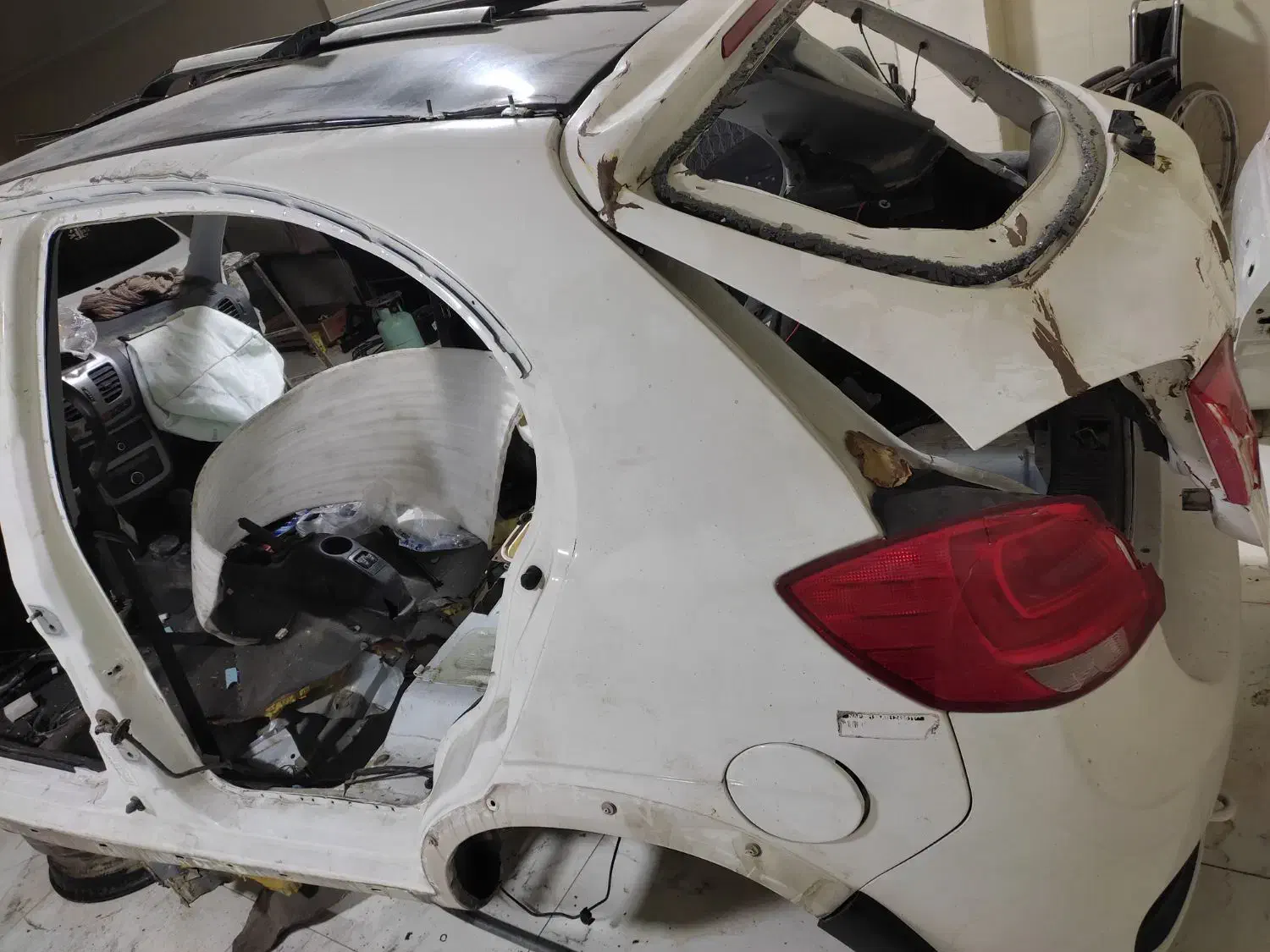 در گلگیر سقف ستون کف شاسی کوییک|قطعات یدکی و لوازم جانبی|کوهدشت, |دیوار