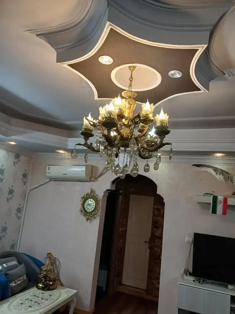 لوستر ده شاخه شکیل|لوستر و چراغ آویز|قرچک, شهرک گلها|دیوار