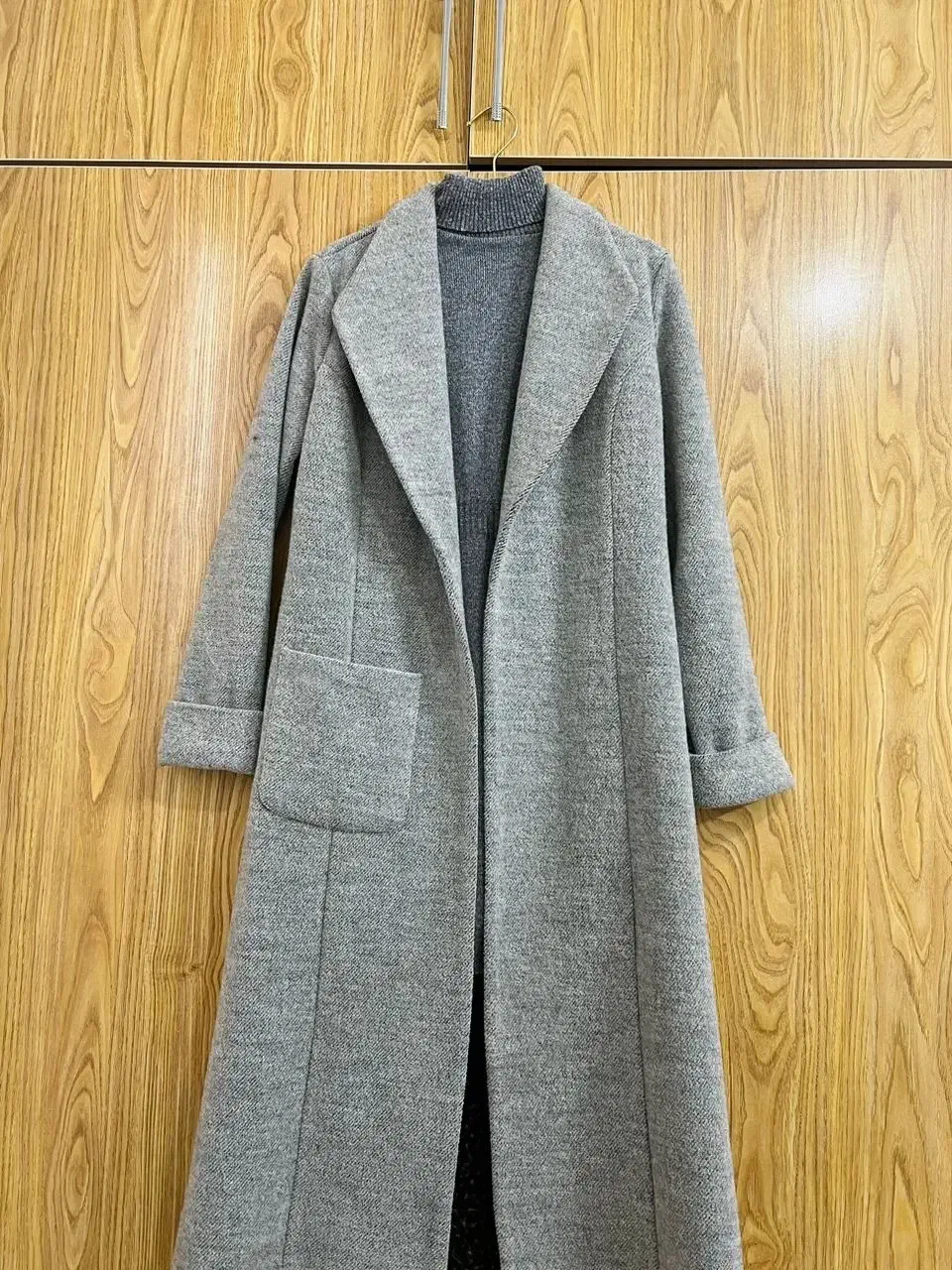 پالتو بلند|لباس|ری, علایین|دیوار