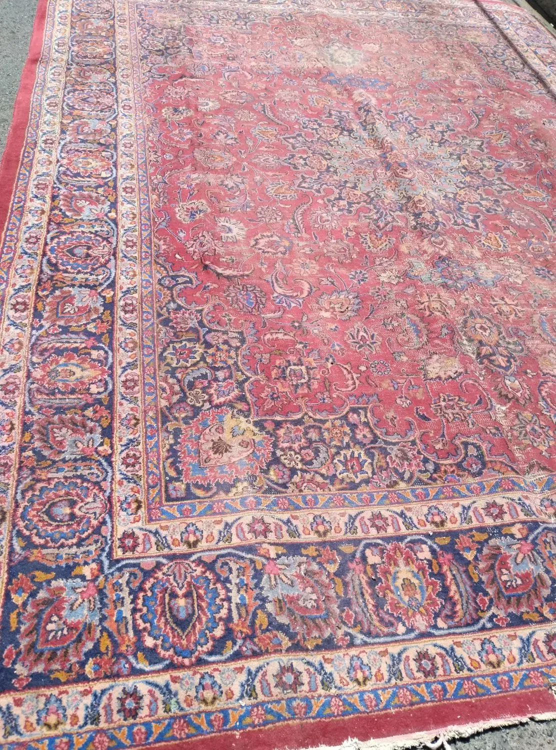 مقداری فرش دستبافت وماشینی|فرش|قم, تولید دارو و یخچال|دیوار