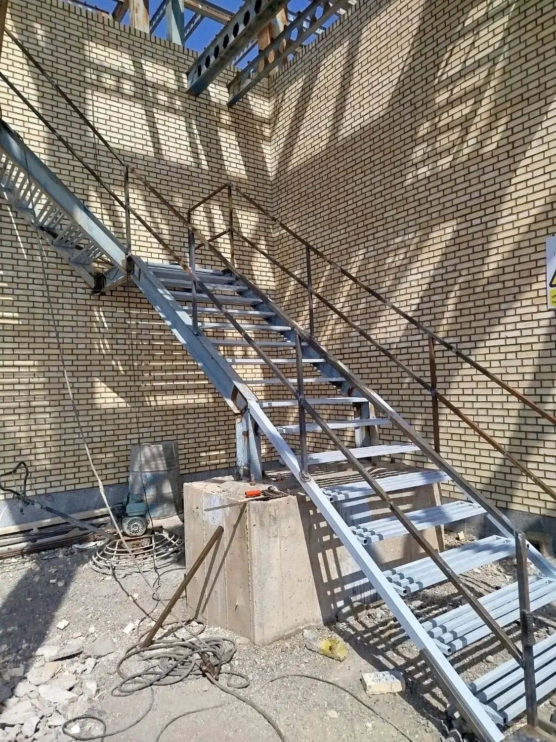 نصب و جوشکاری سیار همه کار|خدمات پیشه و مهارت|بم, |دیوار