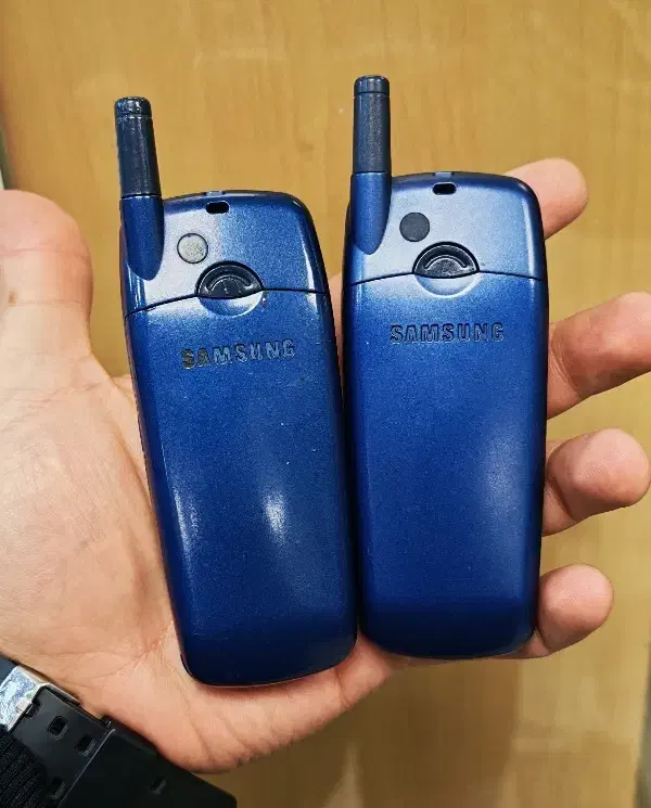 چند گوشی کلکسیونی سامسونگ r220|موبایل|تهران, خواجه نظام الملک|دیوار