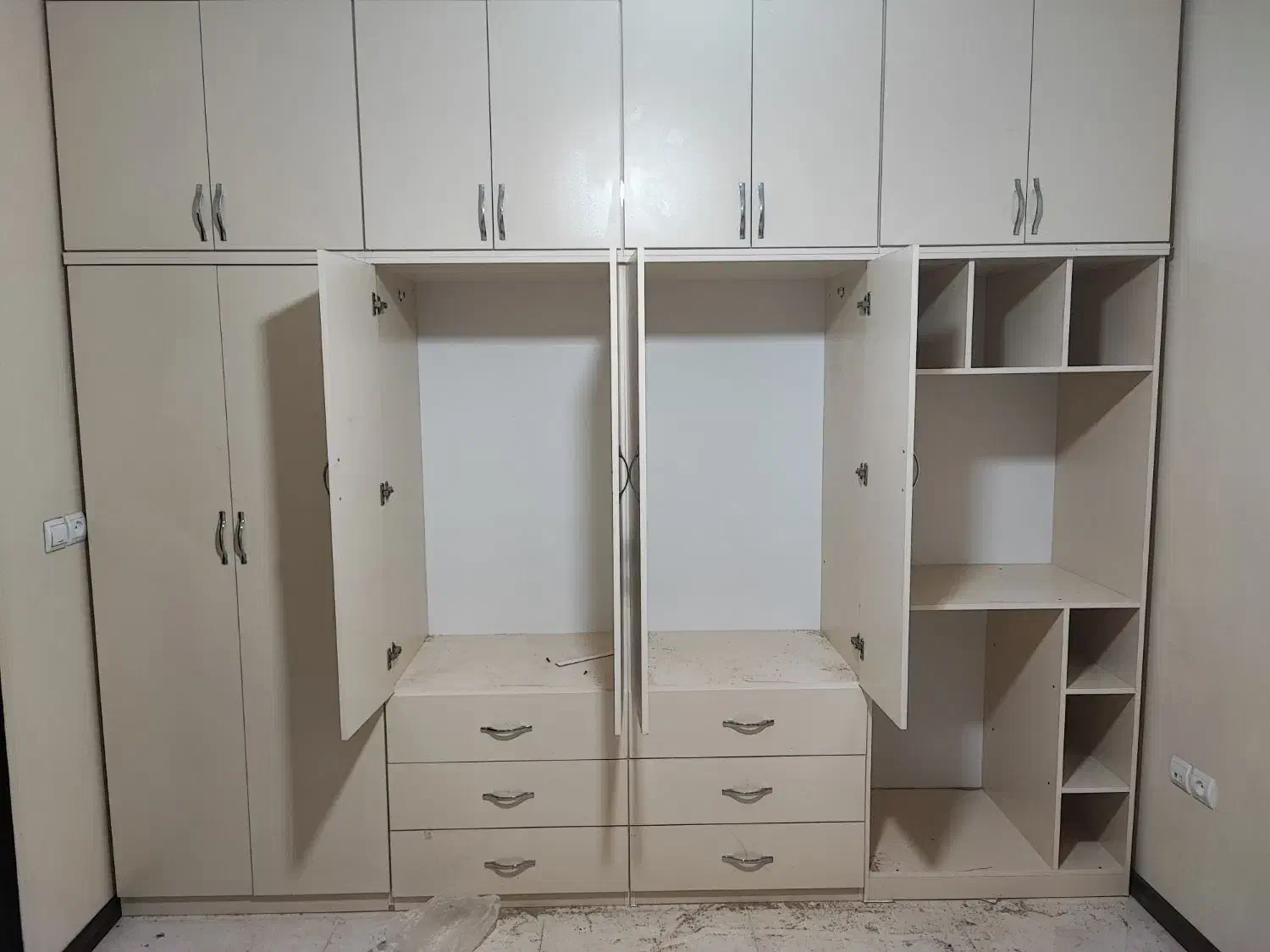 کمد دیواری متحرک رنگ کرم|جاکفشی، کمد، دراور|پاکدشت, پاکدشت (مامازند)|دیوار