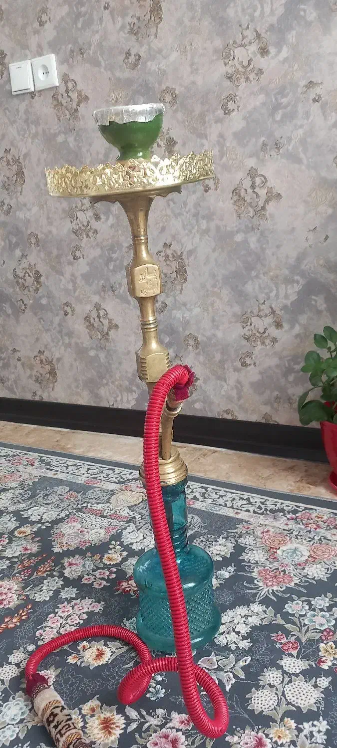 قیلون برجی قدیمی|کلکسیون اشیاء عتیقه|خرم‌آباد, |دیوار