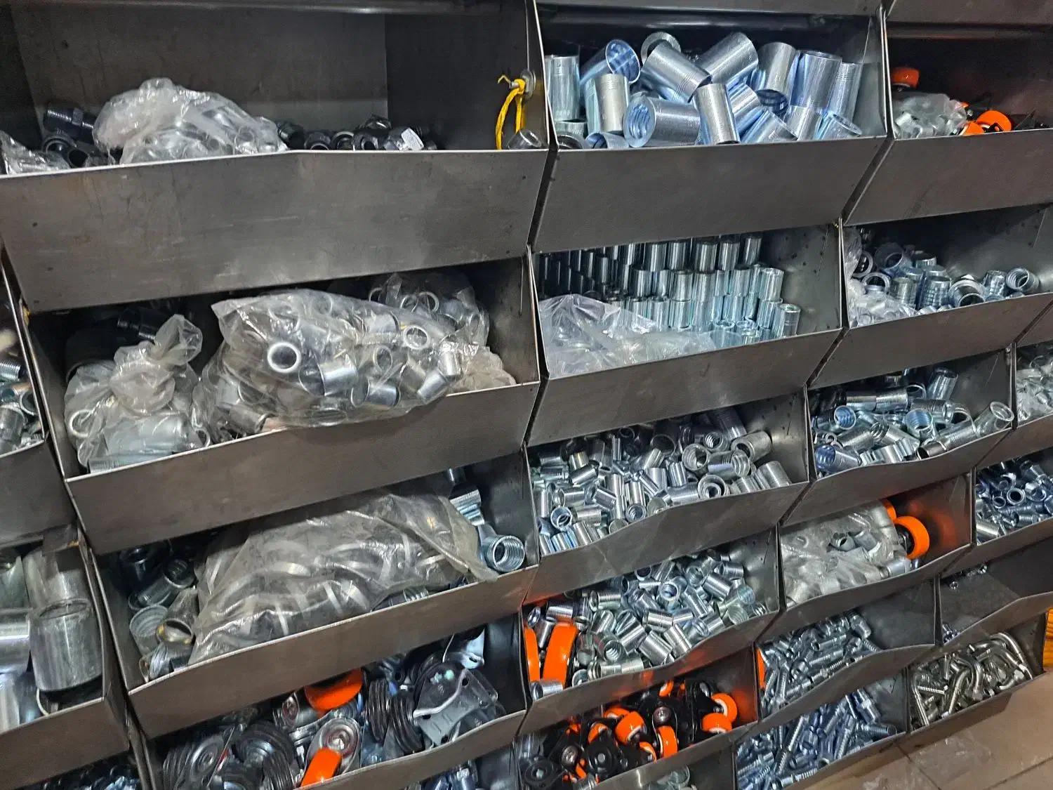 جعبه پالت فلزی استند فلزی پیچ ومهره|فروشگاه و مغازه|اصفهان, زاجان|دیوار