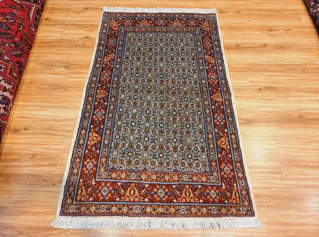 ذرع و نیم دستباف بیرجند زمینه کرم|فرش|تهران, اکباتان|دیوار