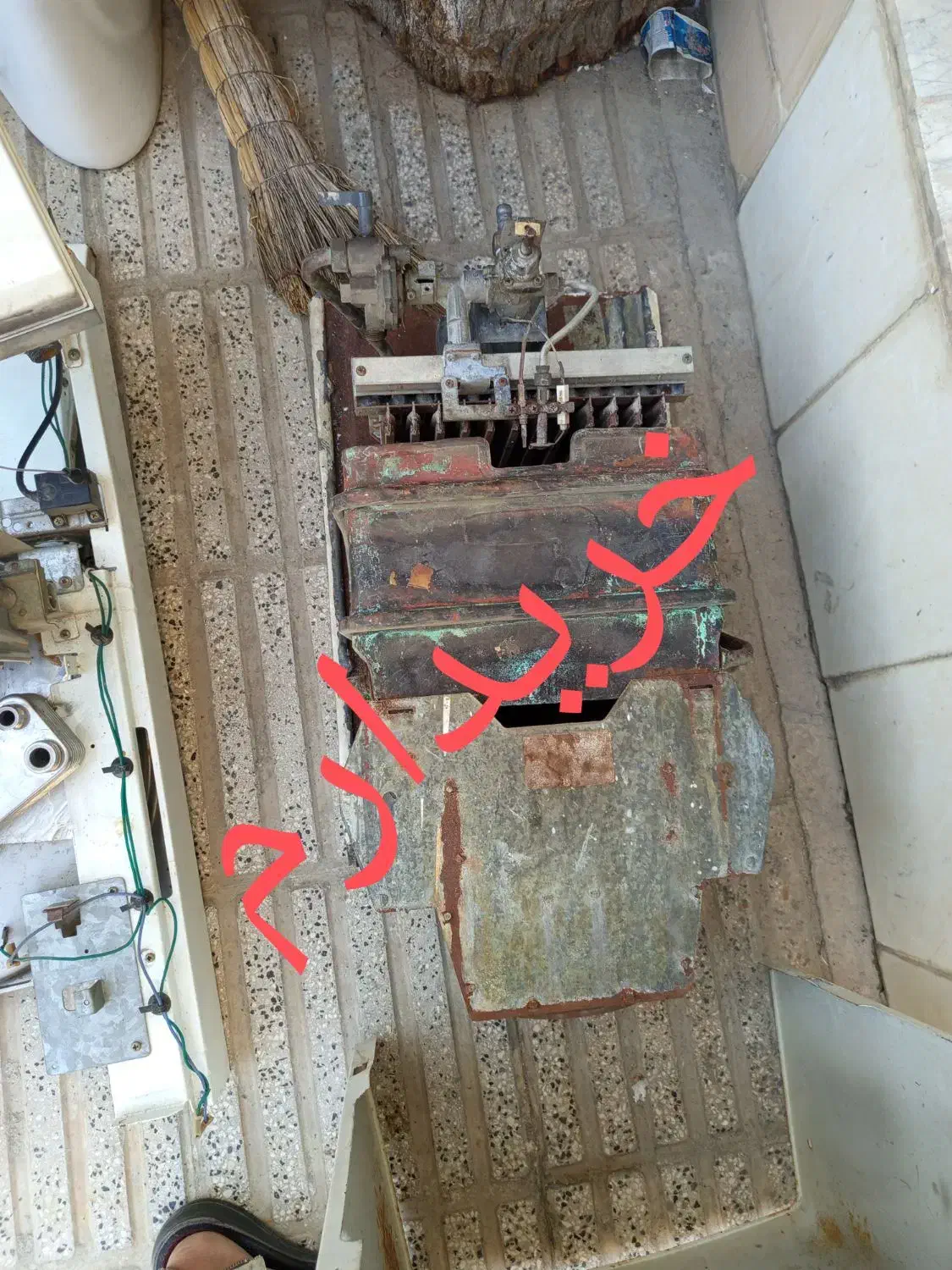 آبگرمکن دیواری کهنه و معیوب|آبگرمکن، پکیج، شوفاژ|گرگان, |دیوار