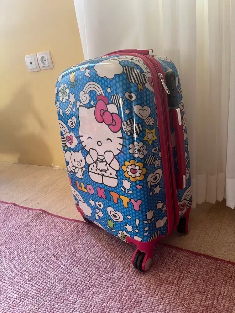 چمدون دخترانه|کیف، کفش، کمربند|خوی, |دیوار