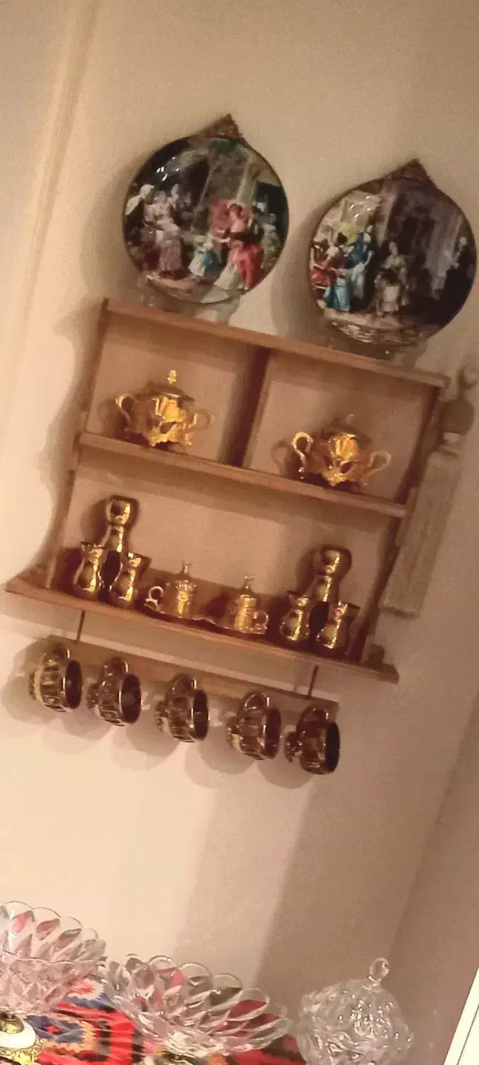 شلف دیواری چوب اصل با تمام دکوری های داخلش|صنایع دستی و سایر لوازم تزئینی|تهران, مسعودیه|دیوار