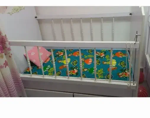 تخت کودک تا ۷ سال سالم با تشک|تخت و صندلی بچه|رشت, دیانتی|دیوار