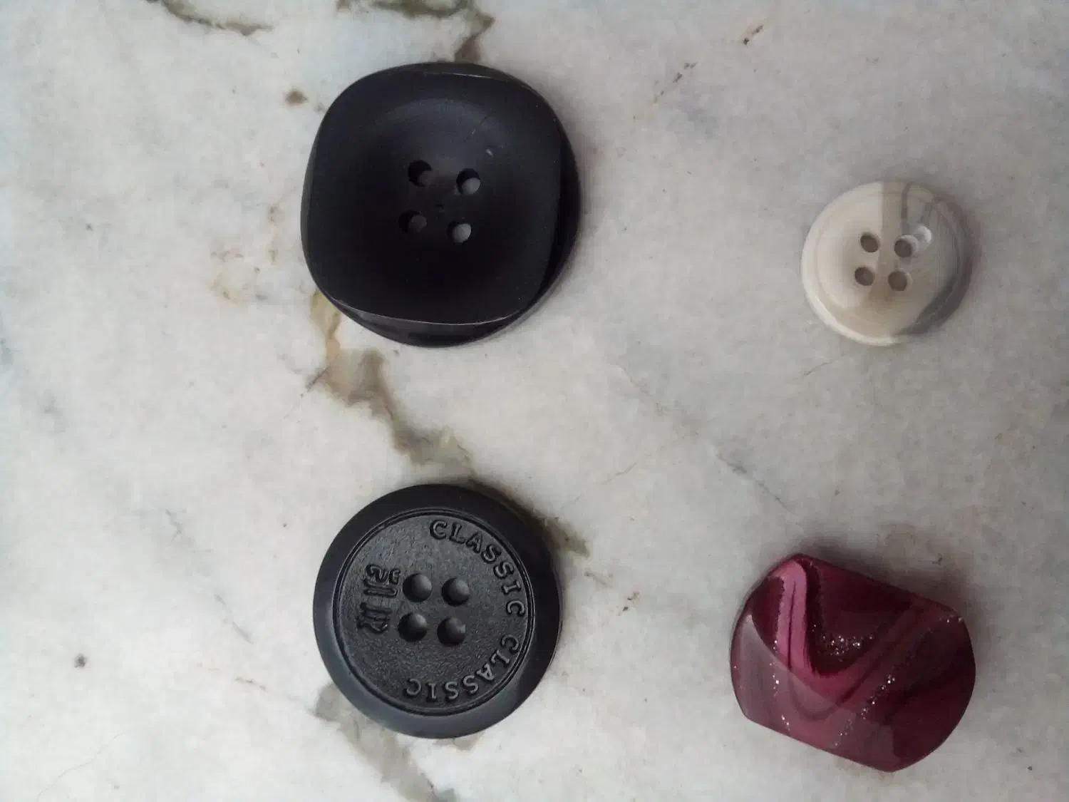 دکمه|لوازم خیاطی و بافتنی|قم, قلعه کامکار|دیوار