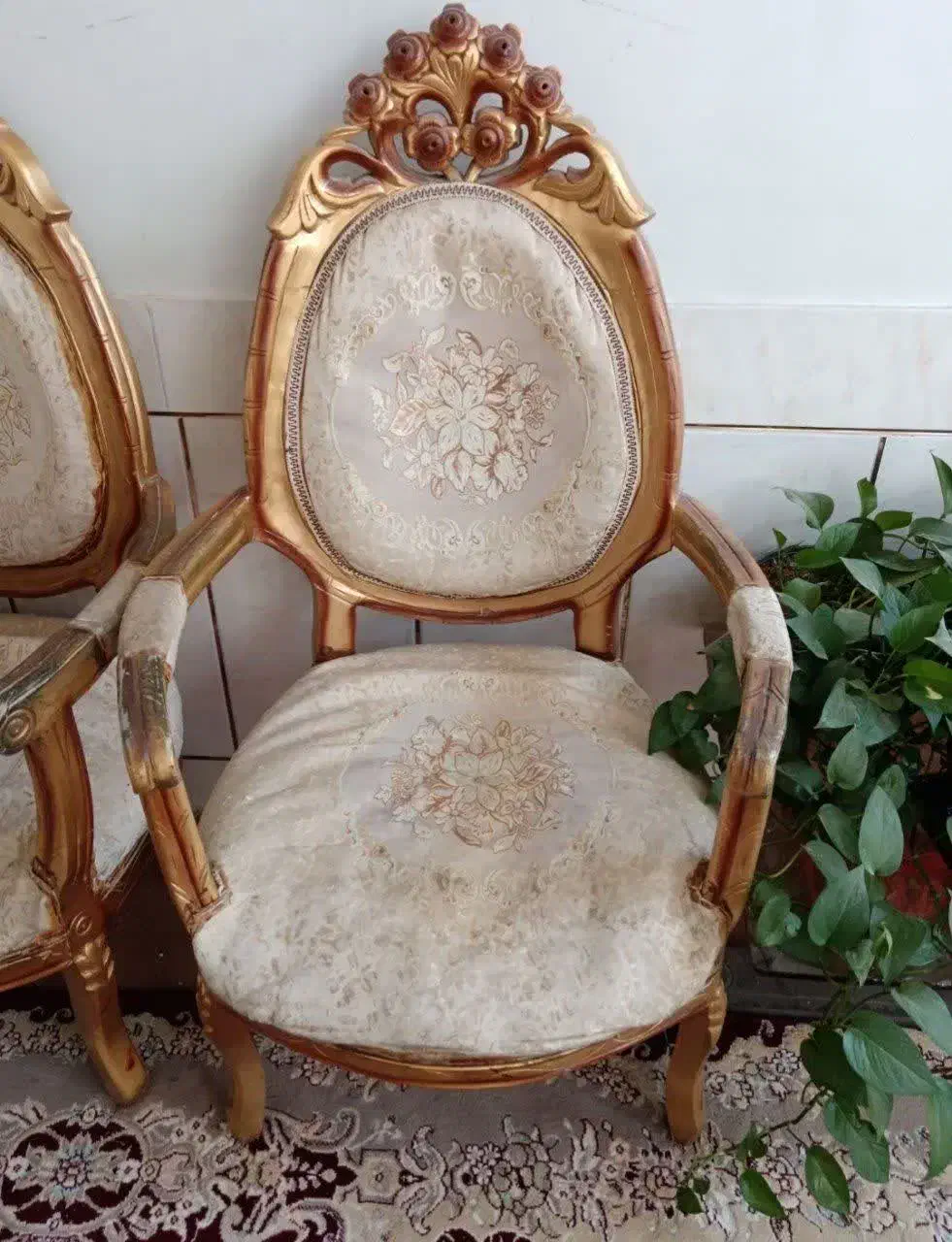 مبل سلطنتی با قیمت خیلی مناسب|مبلمان خانگی و میز عسلی|شهرضا, |دیوار