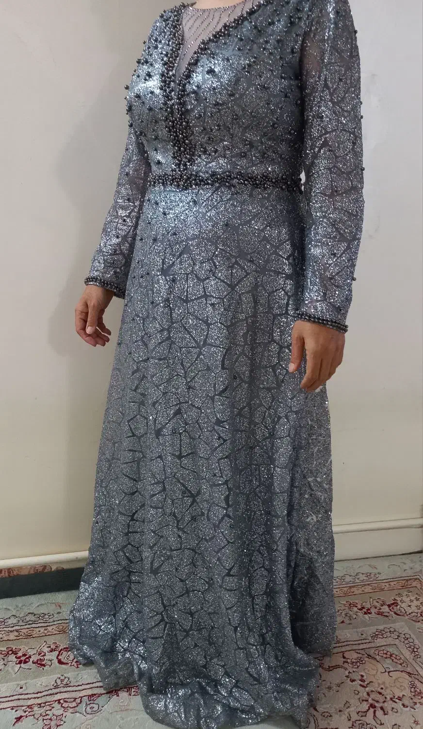 لباس مجلسی|لباس|رباط‌کریم, رباط‌کریم|دیوار