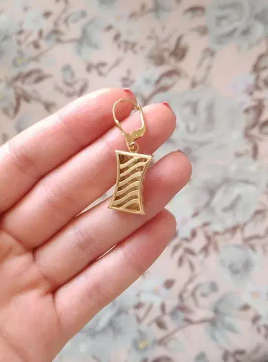 گمشده گوشواره|اشیا|خلخال, |دیوار