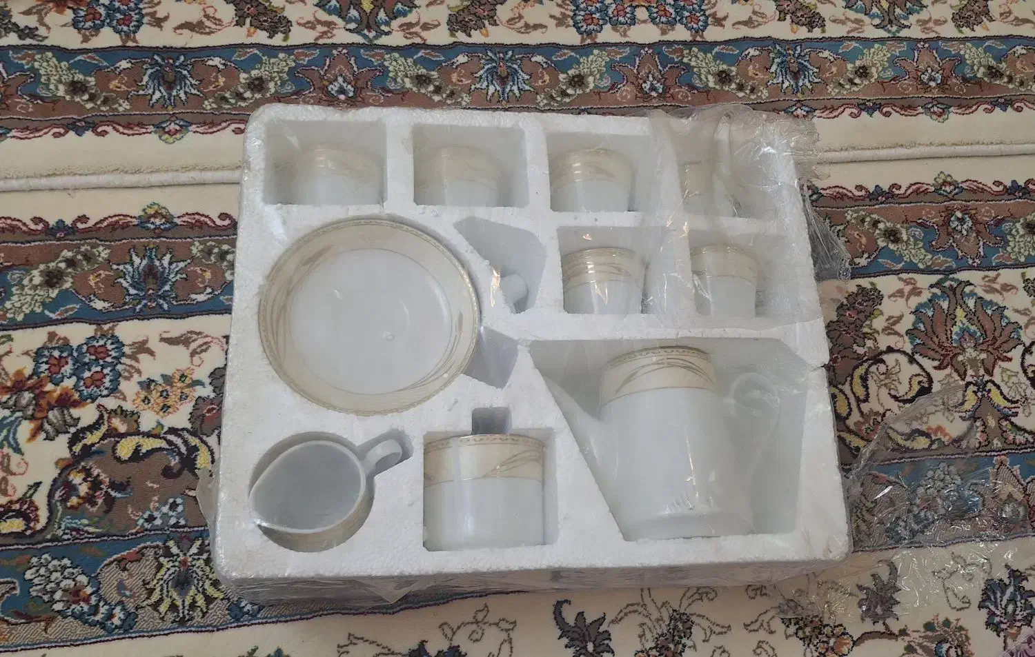 سرویس صبحونه خوری|ظروف سرو و پذیرایی|بوئین زهرا, |دیوار