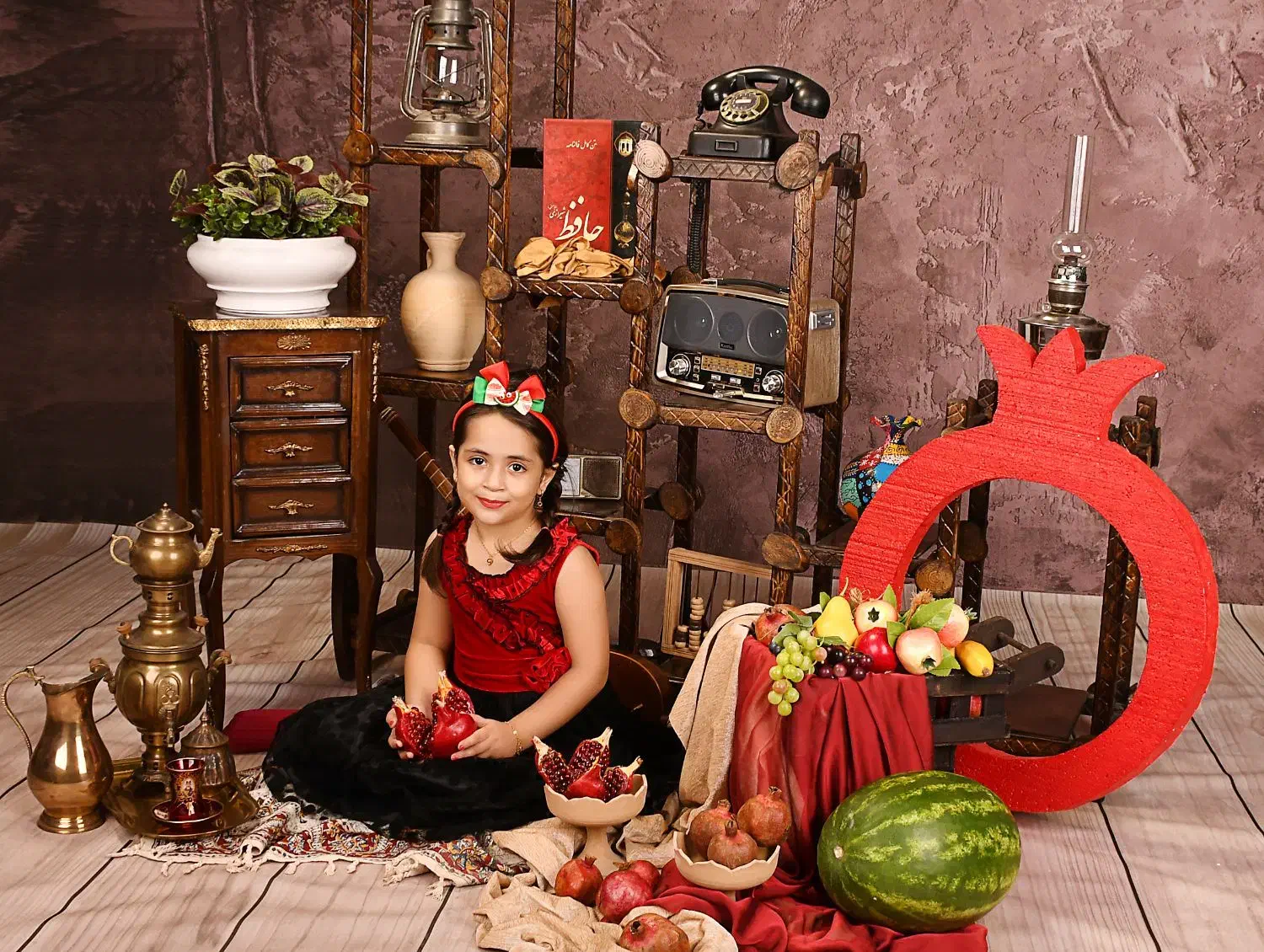 آتلیه عکاسی کودک و بارداری و عروس (تم یلدایی)|خدمات پذیرایی، مراسم|قم, بلوار امین و ساحلی|دیوار