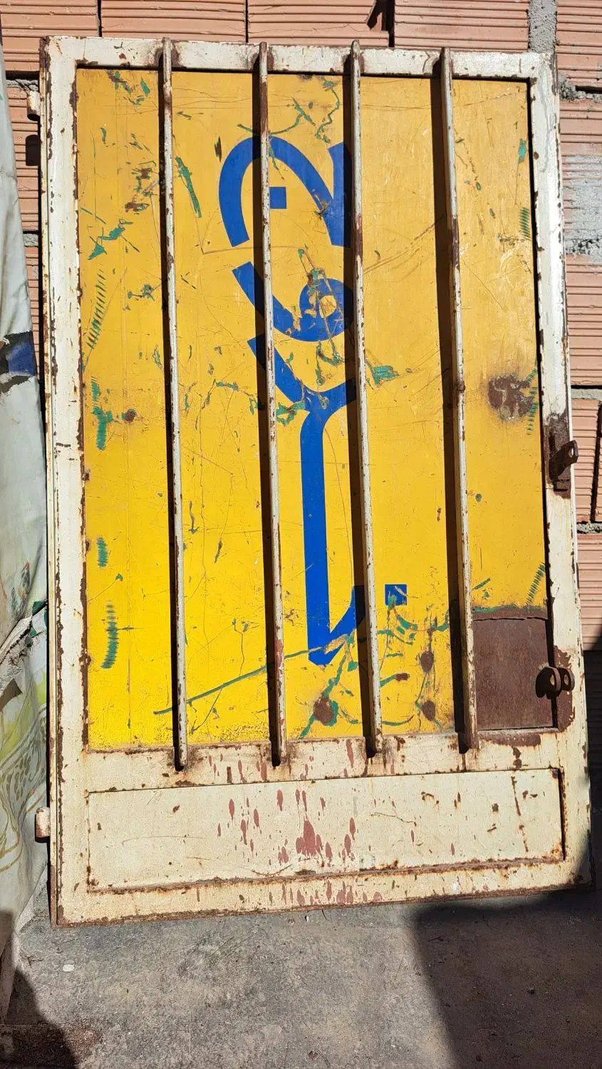 یک عدرآهنی بسیارمحکم سایز۱۳۰×۹۰.یکعددجفتگاه .|لوازم جانبی حیوانات|گنبد کاووس, |دیوار