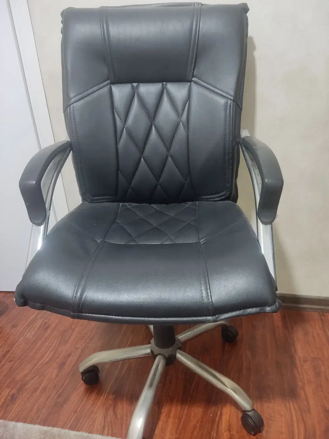 صندلی گردان مدیریت|صندلی و نیمکت|اهواز, زیتون کارمندی|دیوار