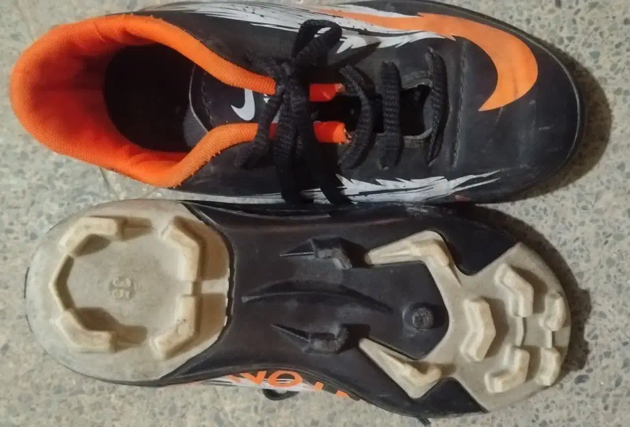 کفش استوک دار چمنی فوتبال|کیف، کفش، کمربند|اصفهان, فروردین|دیوار