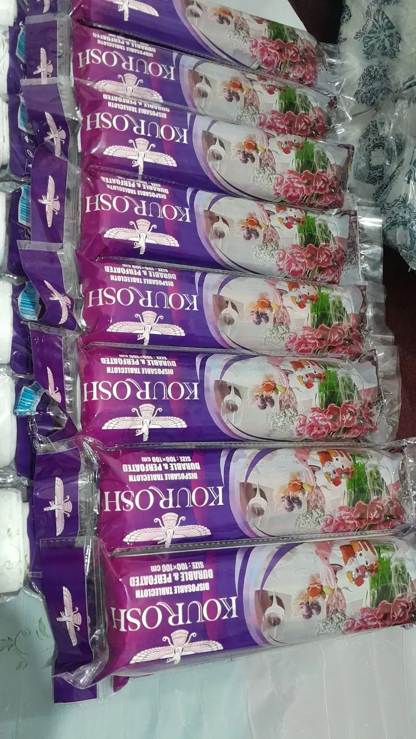 سفره یکبارمصرف|ظروف نگهدارنده، پلاستیکی، یکبارمصرف|گالیکش, |دیوار