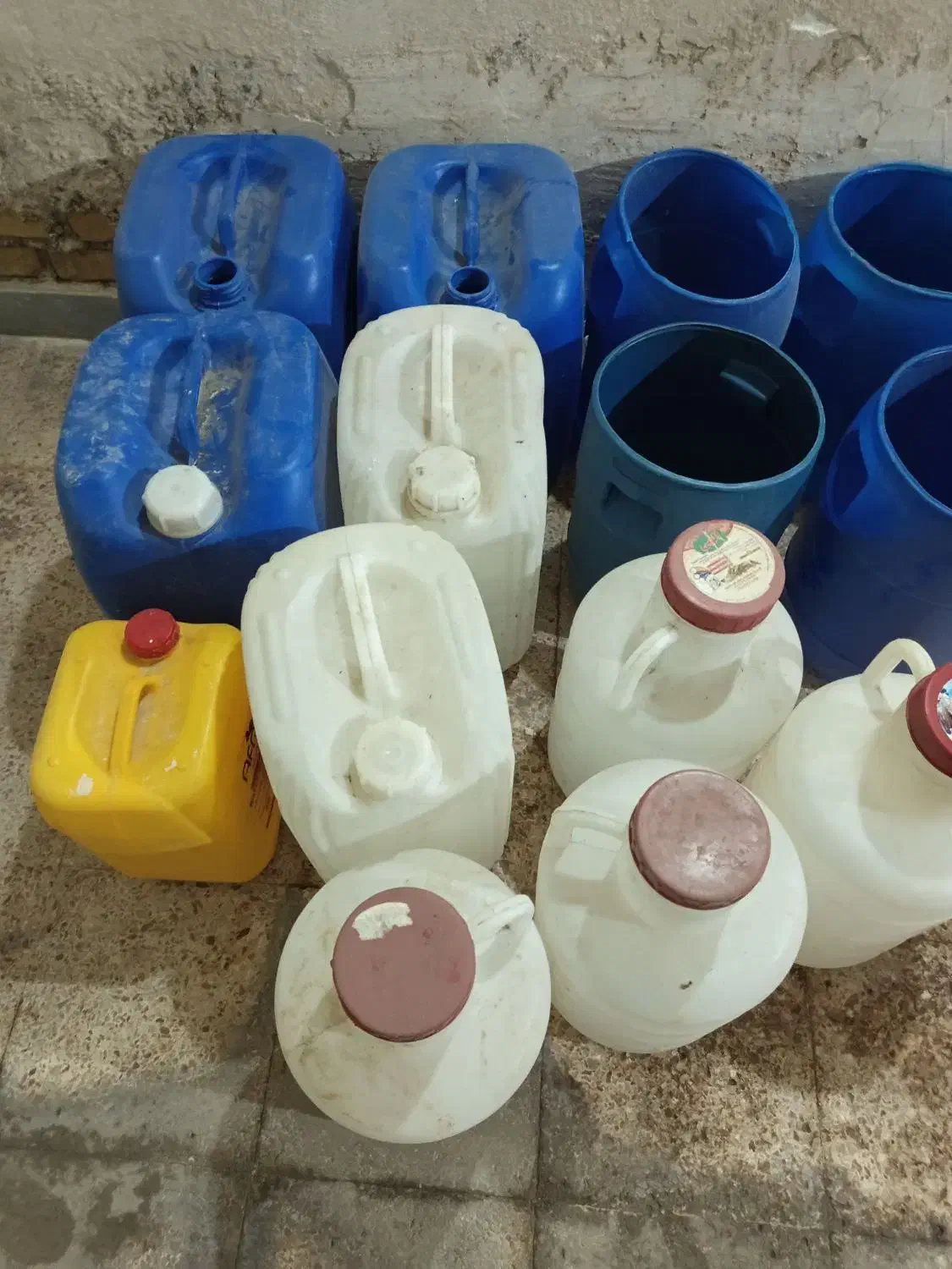 کوزه ای|ظروف نگهدارنده، پلاستیکی، یک‌بارمصرف|باوی, |دیوار