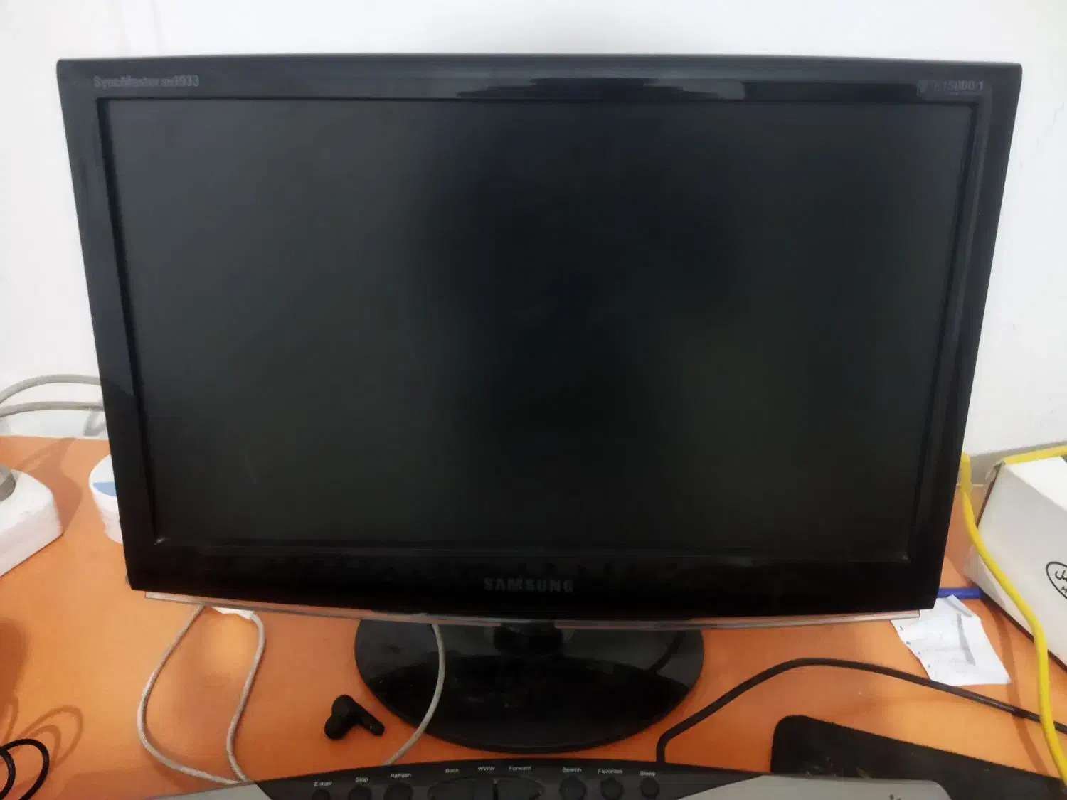 مانیتور ۱۹ اینچ سامسونگ|قطعات و لوازم جانبی رایانه|مشهد, شهرک امام هادی (شهرک غرب)|دیوار