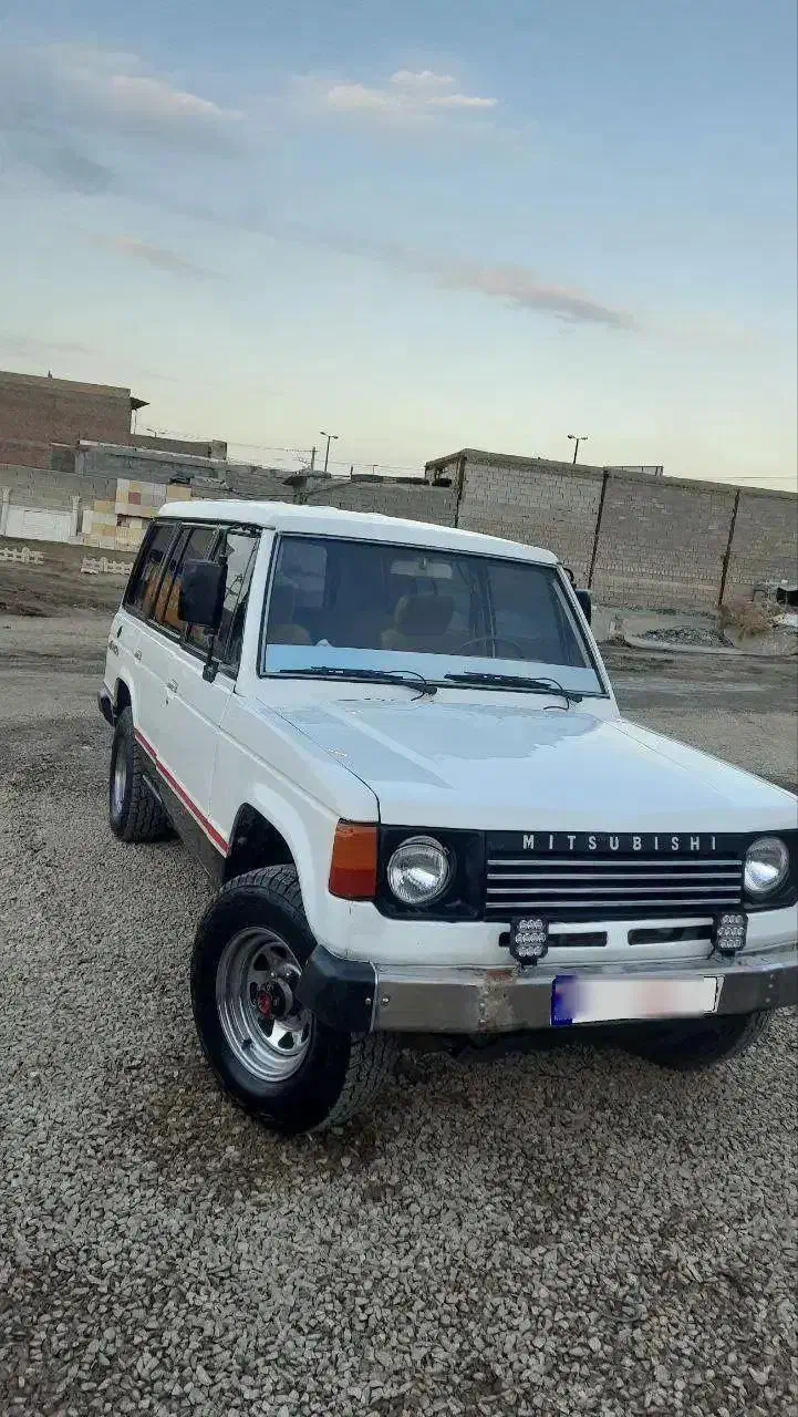 میتسوبیشی پاجرو چهار در چهار سیلندر|خودرو سواری و وانت|میاندوآب, |دیوار