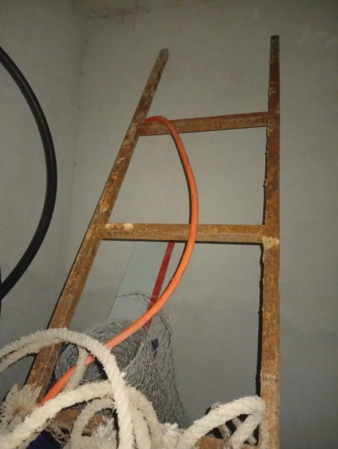 نردبان|ابزارآلات|گنبد کاووس, |دیوار