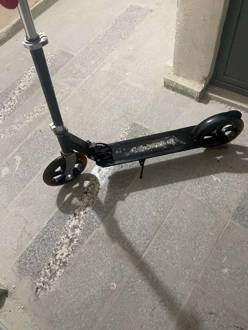 اسکوتر مشکی تمیز|دوچرخه، اسکیت، اسکوتر|پردیس, فاز ۲|دیوار