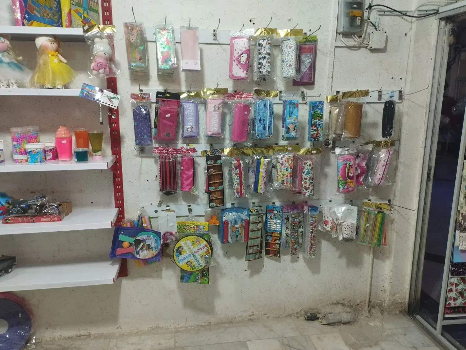 لوازم التحریر به صورت یکجا واگذار می‌شود|فروشگاه و مغازه|اصفهان, فرودگاه شهید بهشتی|دیوار