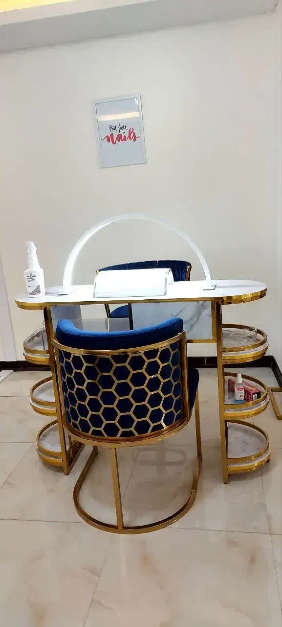 لوازم سالن ناخن پدیکور و مانیکور|آرایشگاه و سالنهای زیبایی|بروجرد, |دیوار