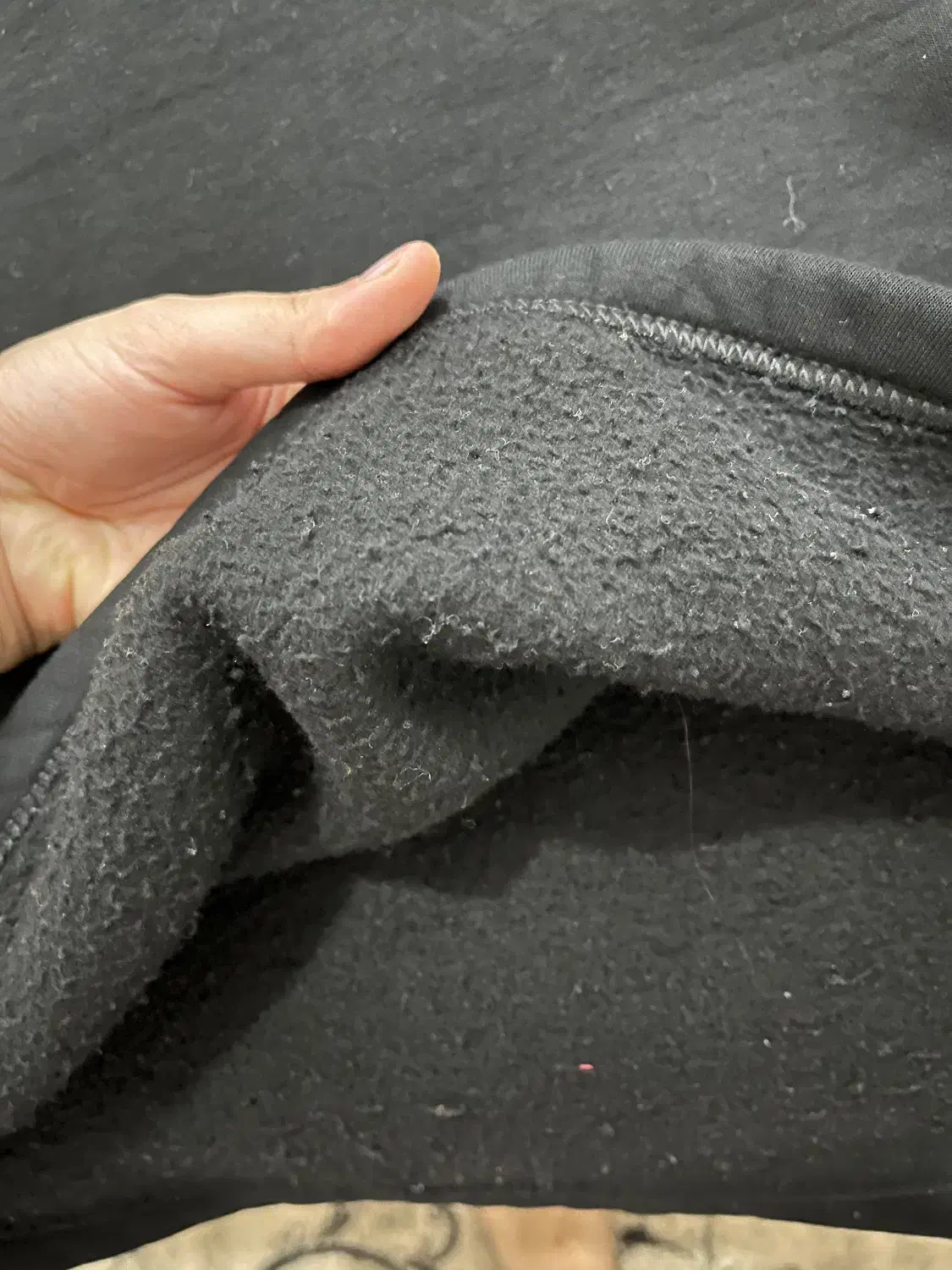 هودی خارجی|لباس|زاغه, |دیوار