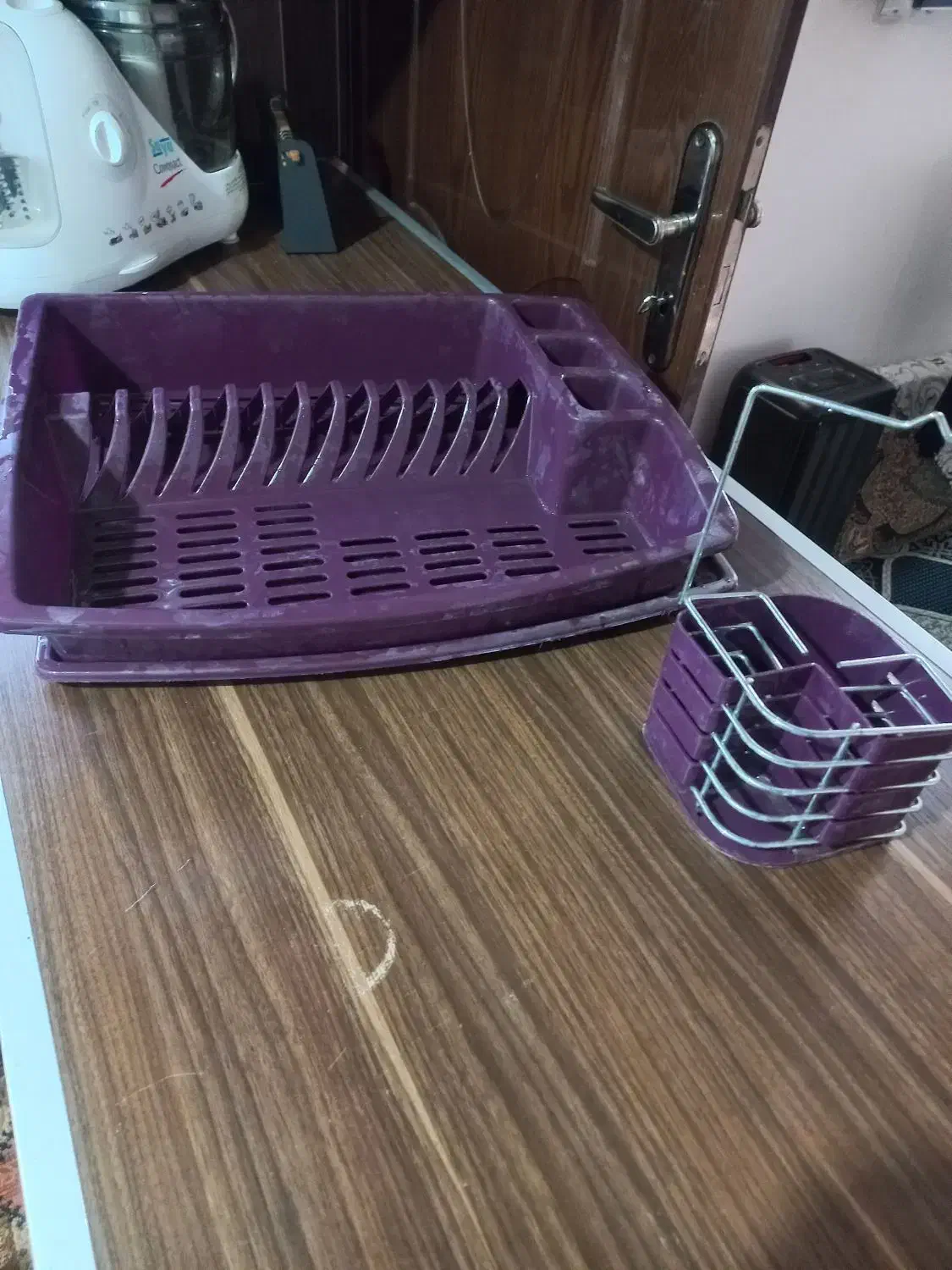 تعدادی وسایل آشپزخانه|آب‌چکان و نظم‌دهنده ظروف|بیرجند, |دیوار