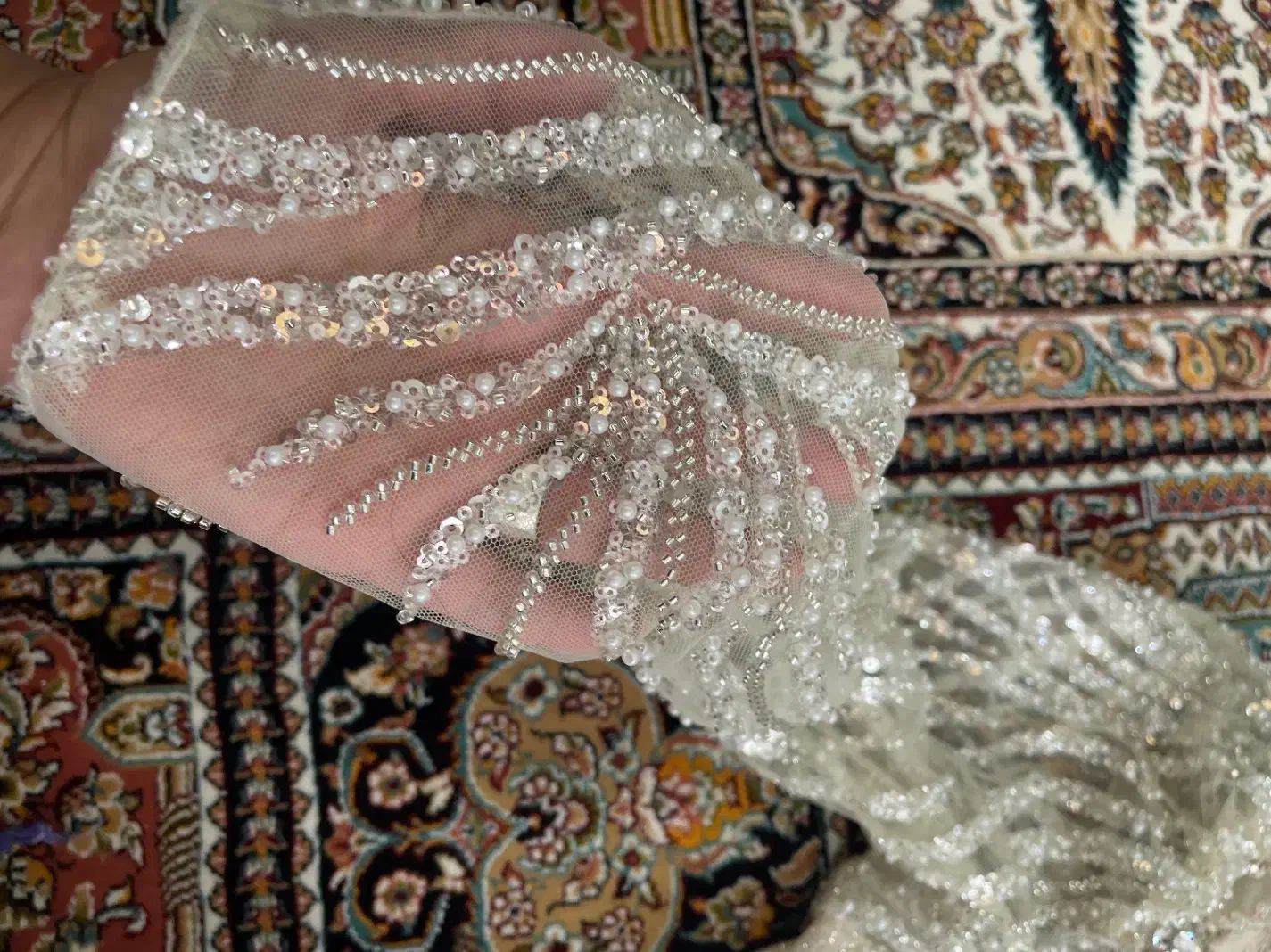 لباس مجلسی|لباس|رباط‌کریم, رباط‌کریم|دیوار