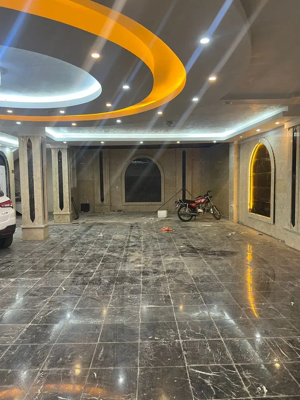 آپارتمان82متری/خیابان الزهرا/کلید نخورده/سفیر