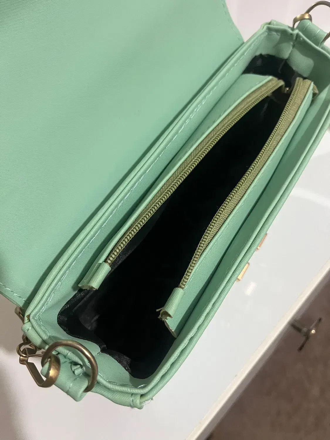 کیف|کیف، کفش، کمربند|قدس, شهر‌قدس|دیوار