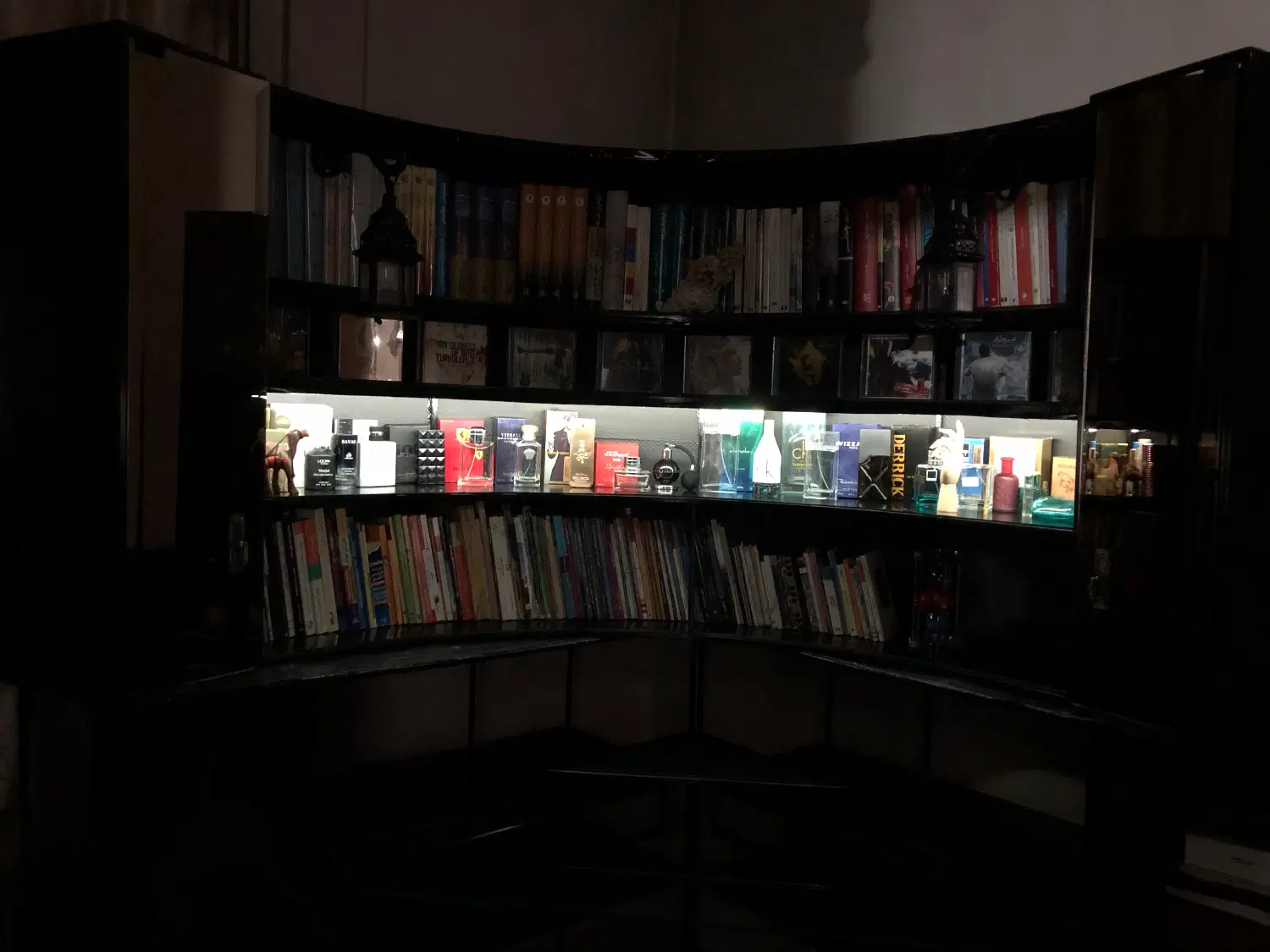 کتابخانه ، میزتحریر ، میزکامپیوتر + ویترین خاص|کتابخانه، شلف، قفسههای دیواری|تهران, شهرک آزمایش|دیوار