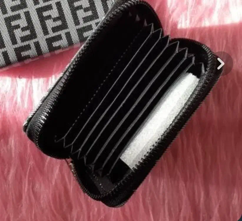 کیف پول|اشیا|کرج, کلاک نو|دیوار