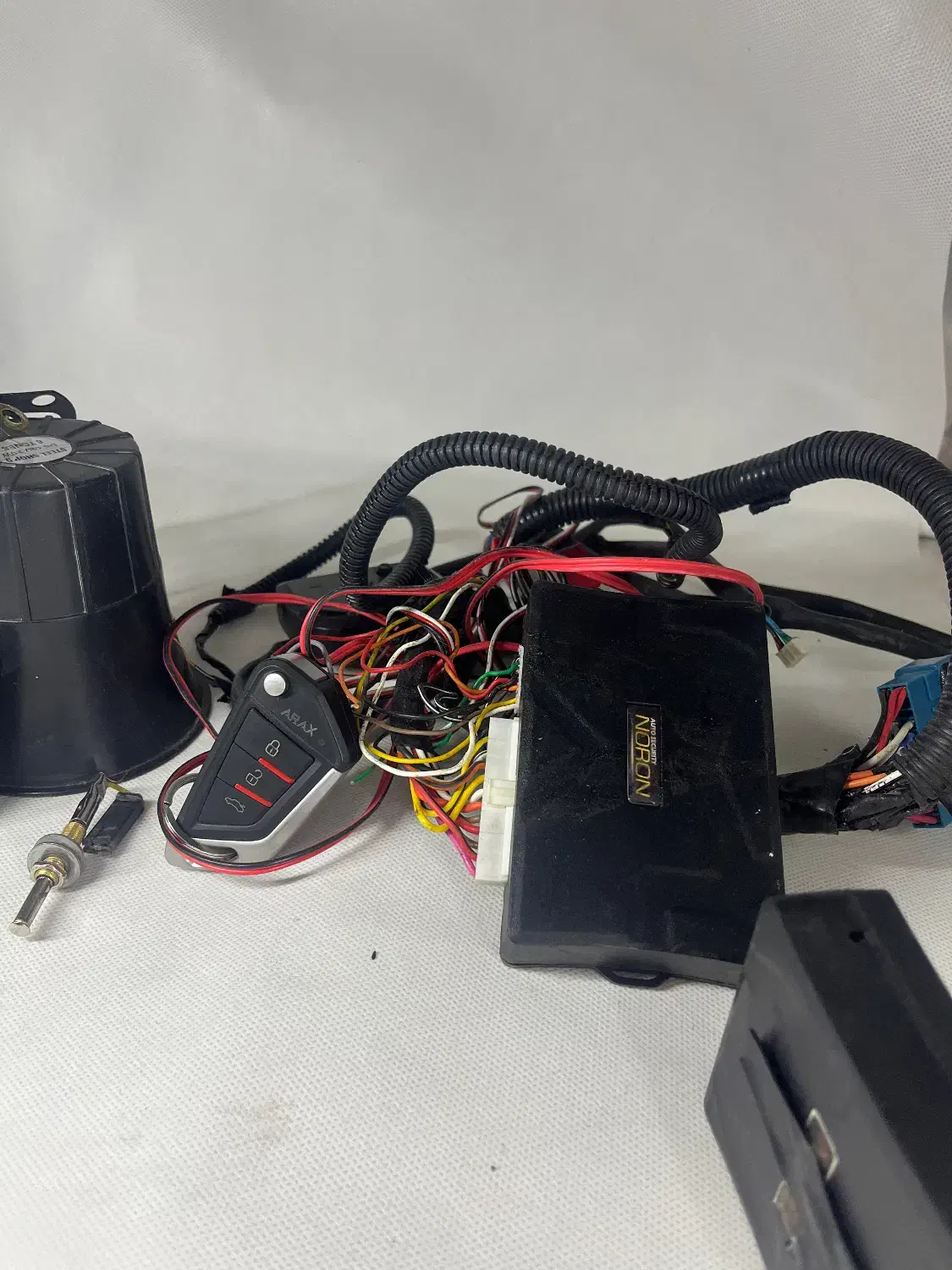 ردیاب ودزدگیر استوک درحدنو نورون|قطعات یدکی و لوازم جانبی|کرمانشاه, |دیوار