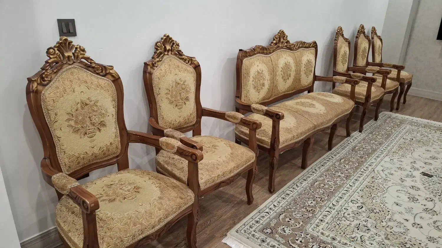 میل سلطنتی|مبلمان خانگی و میز عسلی|بوشهر, |دیوار