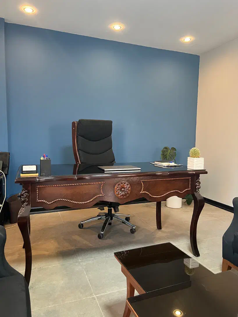 میزمدیریت کلاسیک به همراه صندلی مدیریتی درحدنو|مبلمان اداری|هشتگرد, هشتگرد قدیم|دیوار