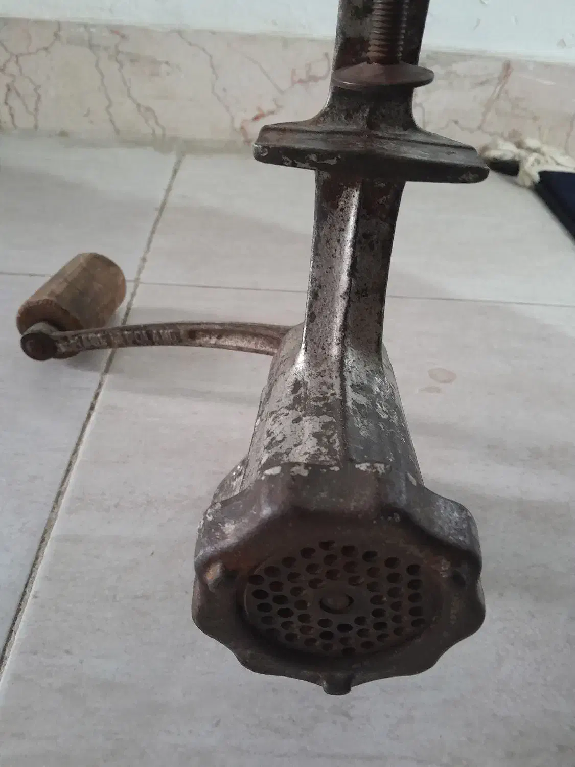 چرخ گوشت قدیمی|خردکن، آسیاب، غذاساز|بروجرد, |دیوار