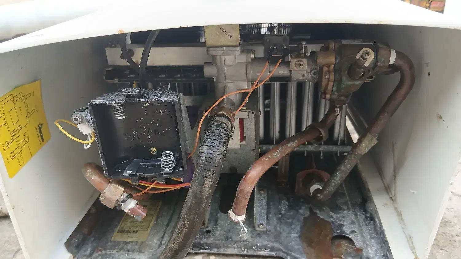 اب گرم کن بوتان ۳۲۱۵ جرقه زن|آبگرمکن، پکیج، شوفاژ|مشهد, فتح المبین|دیوار